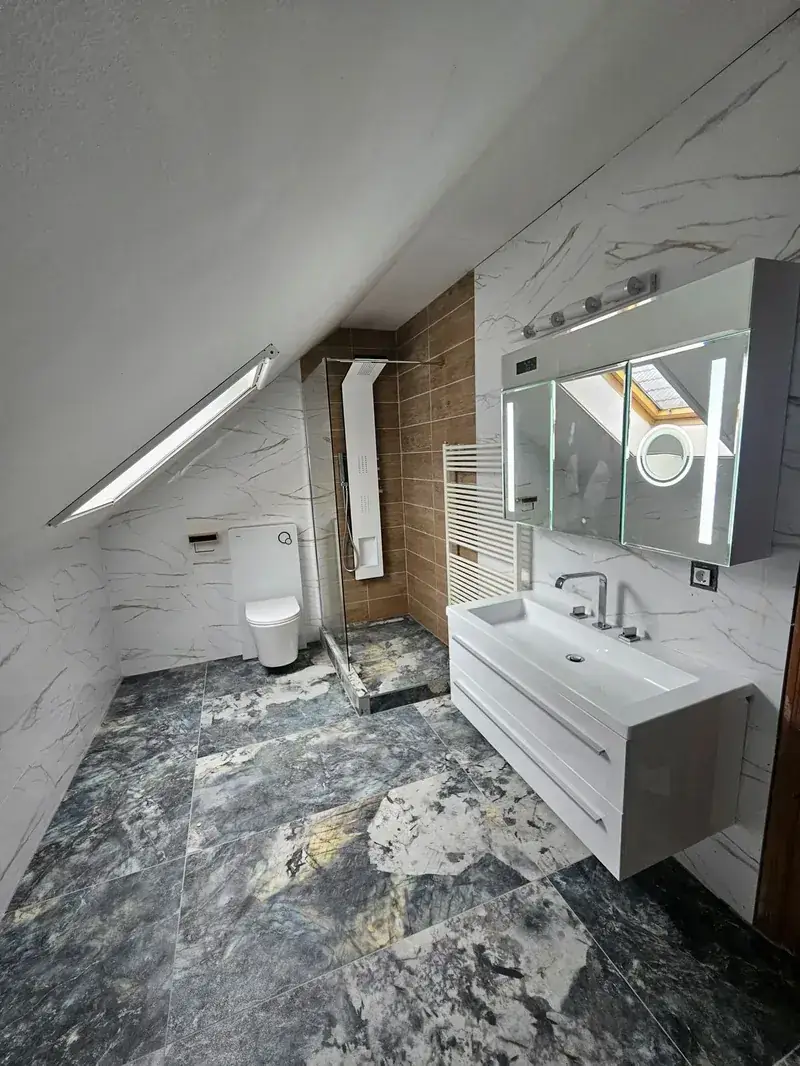 Márvány és jacuzzi fürdőszoba